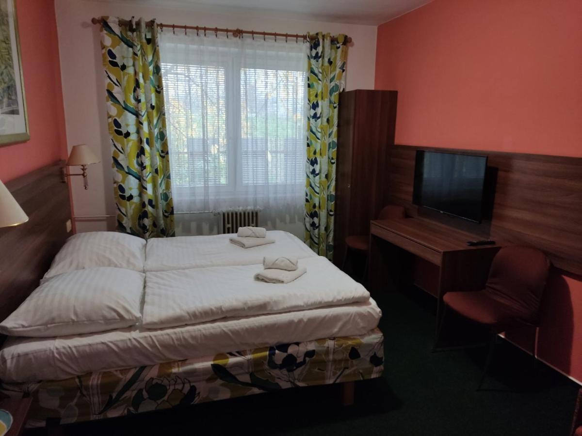 Hotel Formanka Hustopeče Buitenkant foto