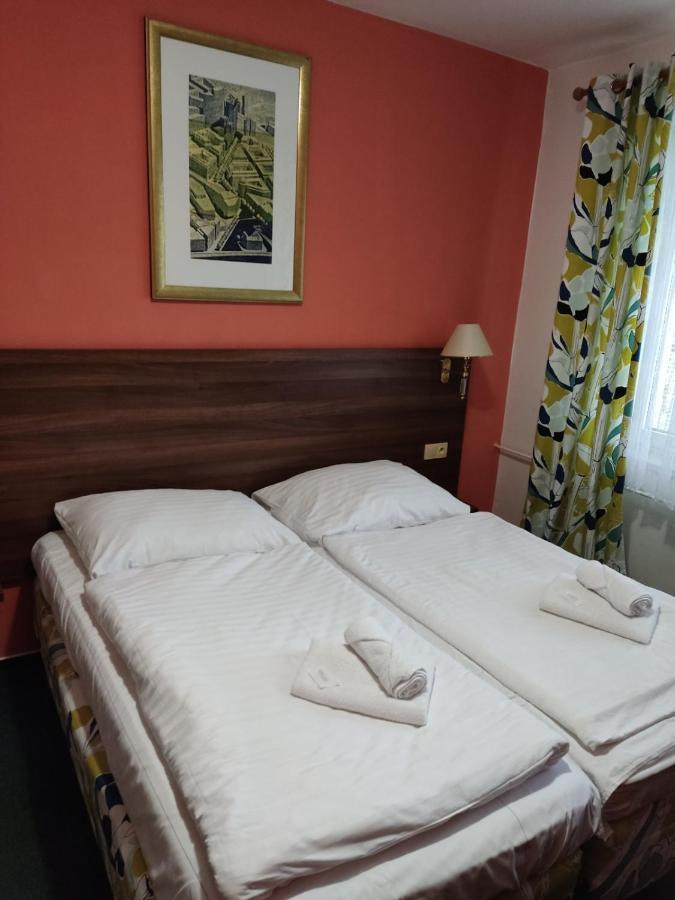Hotel Formanka Hustopeče Buitenkant foto
