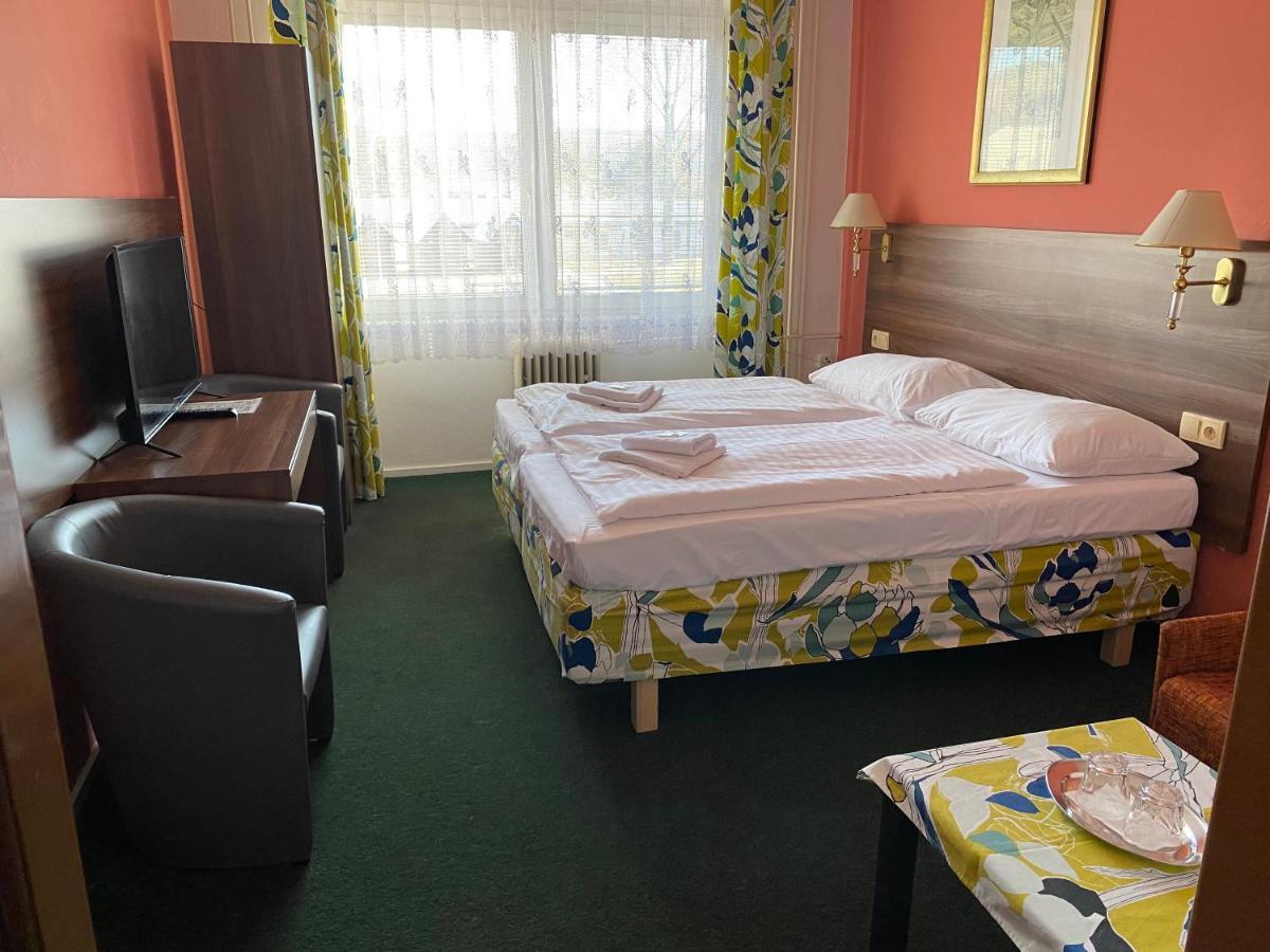 Hotel Formanka Hustopeče Buitenkant foto