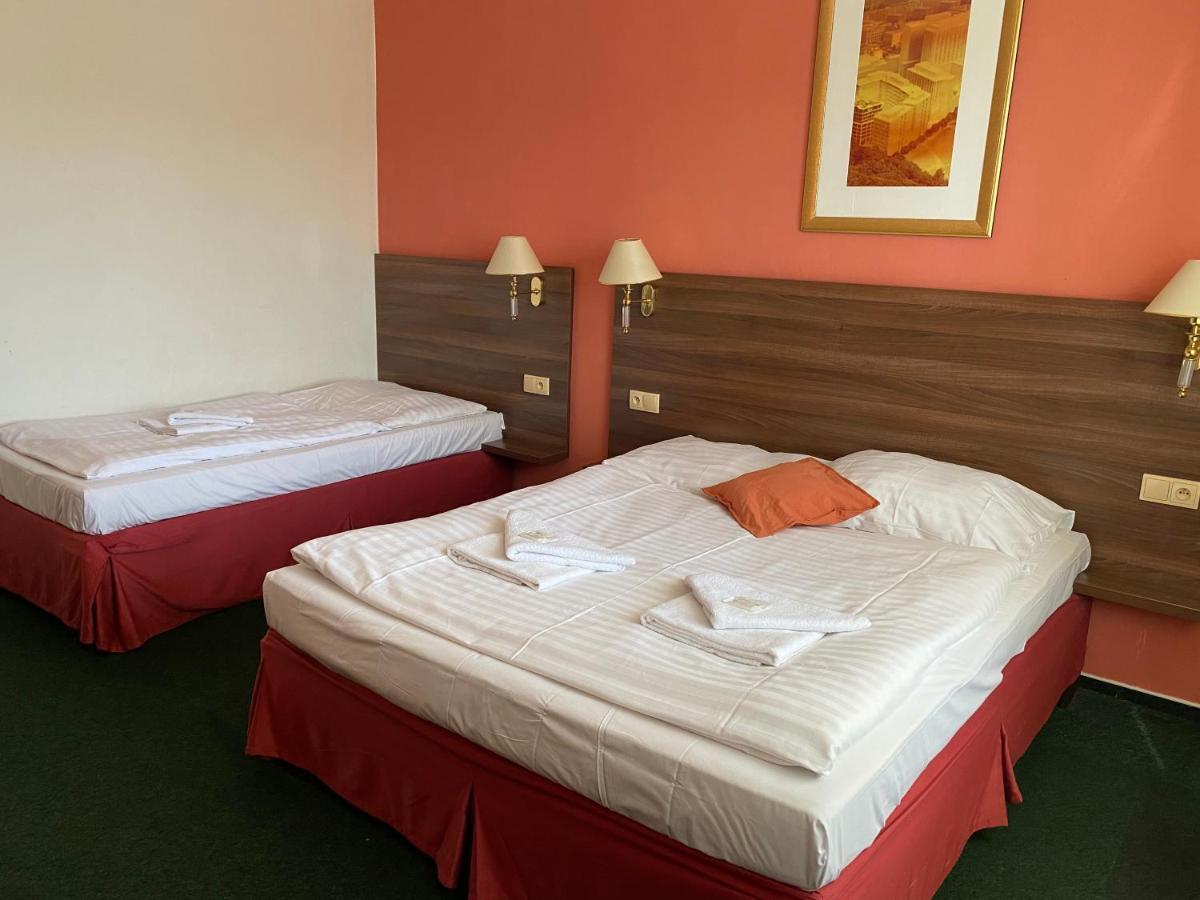Hotel Formanka Hustopeče Buitenkant foto