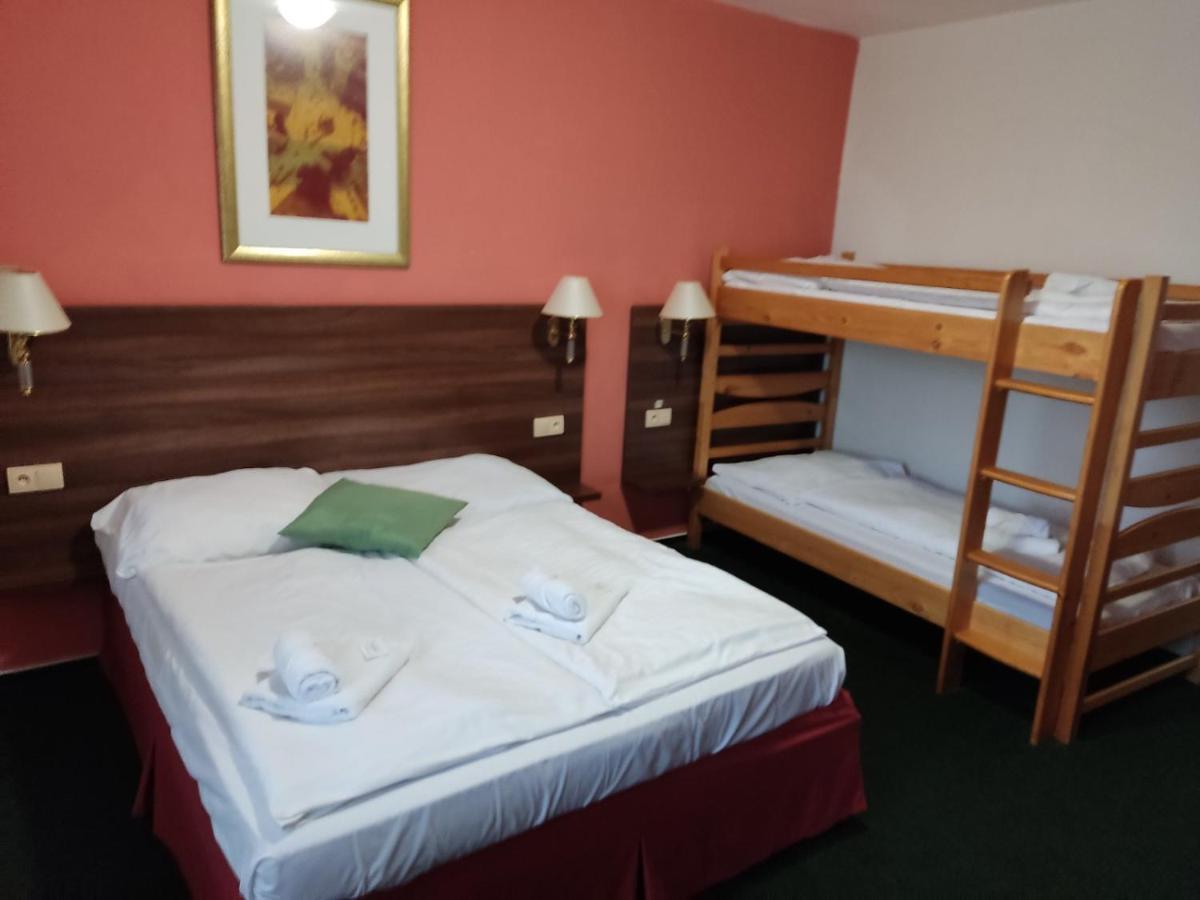 Hotel Formanka Hustopeče Buitenkant foto