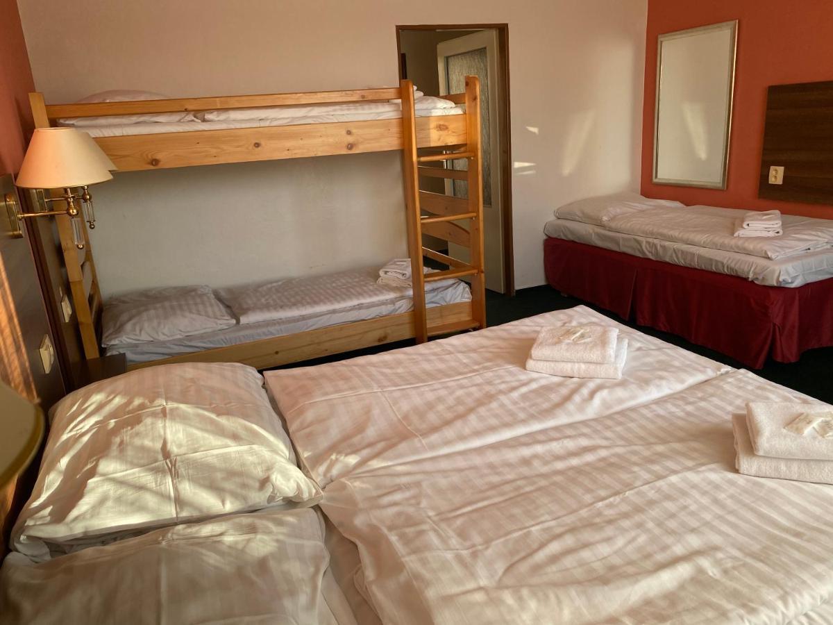Hotel Formanka Hustopeče Buitenkant foto