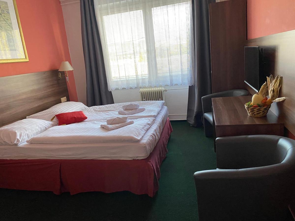 Hotel Formanka Hustopeče Buitenkant foto