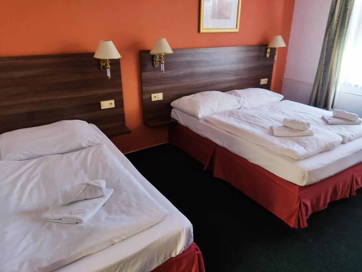 Hotel Formanka Hustopeče Buitenkant foto