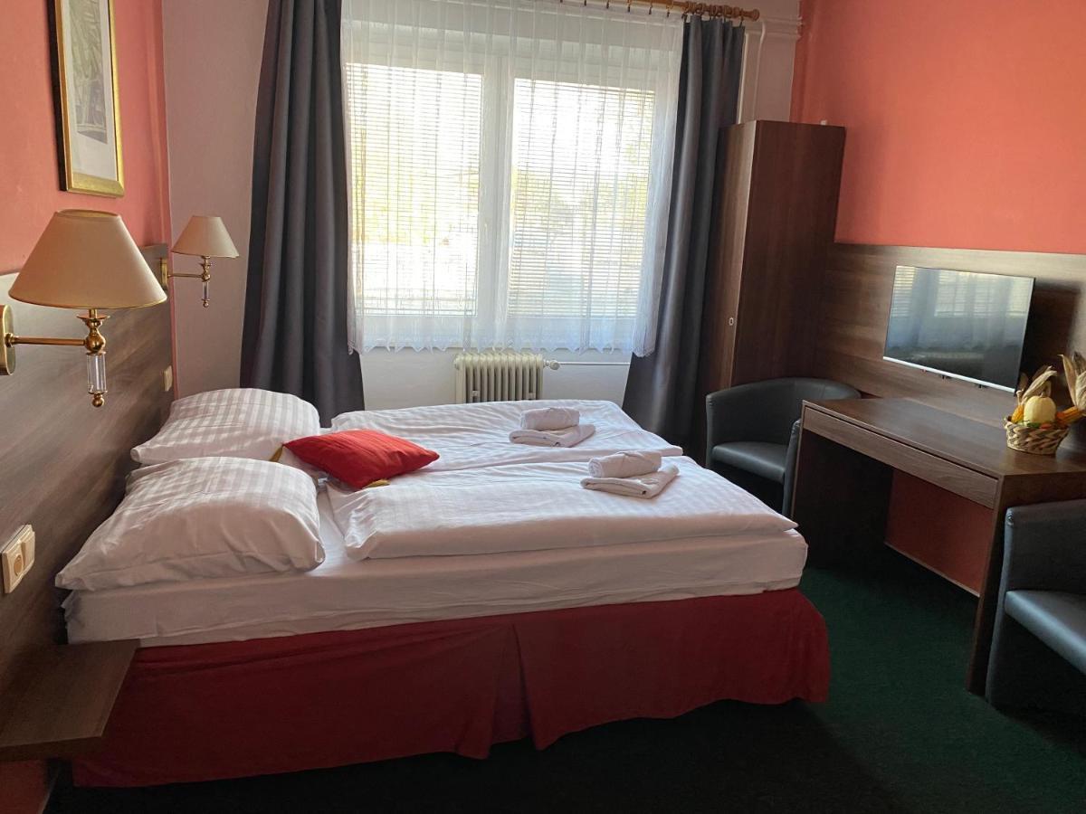 Hotel Formanka Hustopeče Buitenkant foto