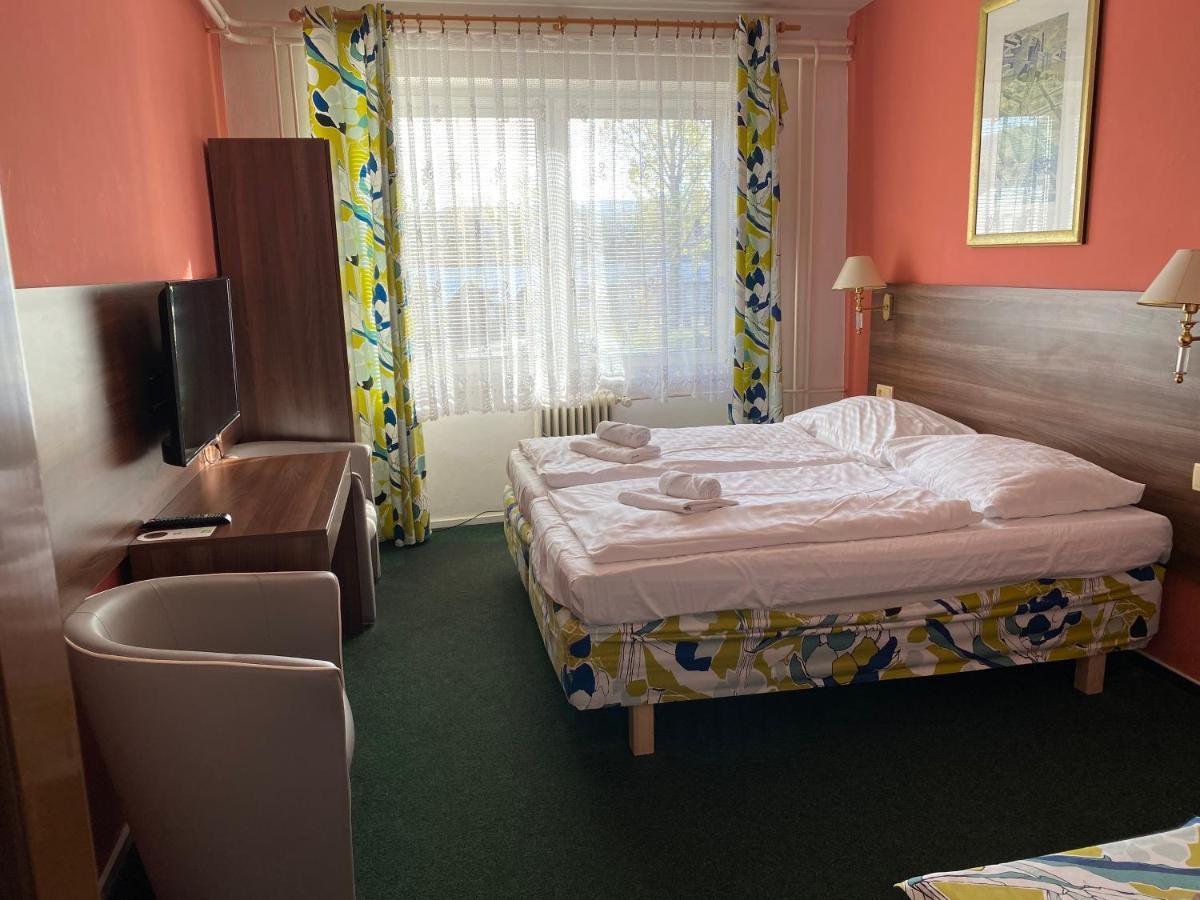 Hotel Formanka Hustopeče Buitenkant foto