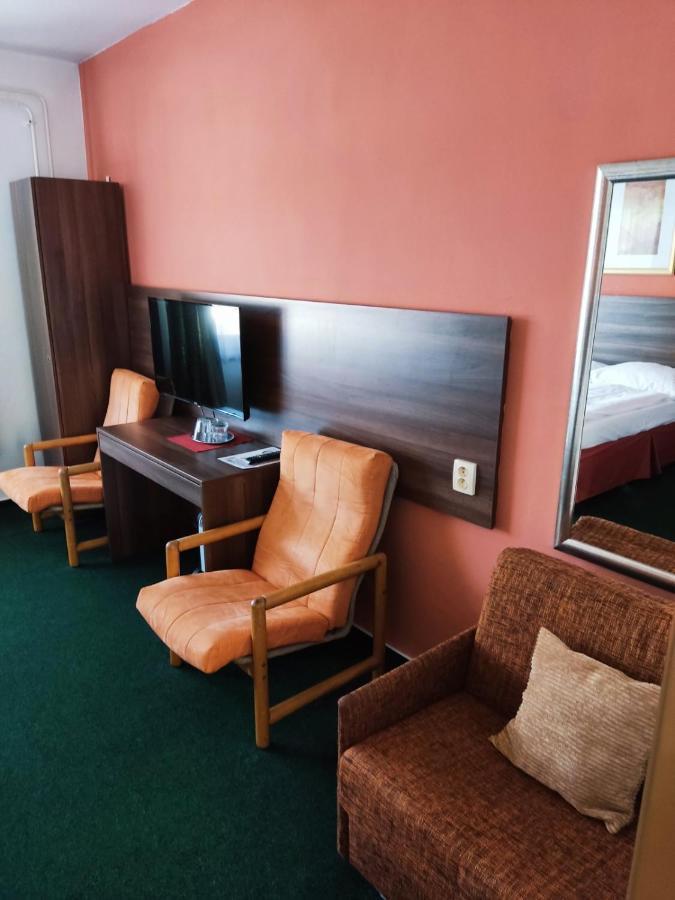 Hotel Formanka Hustopeče Buitenkant foto