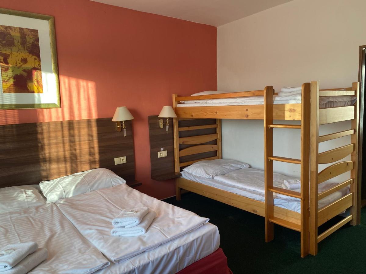 Hotel Formanka Hustopeče Buitenkant foto