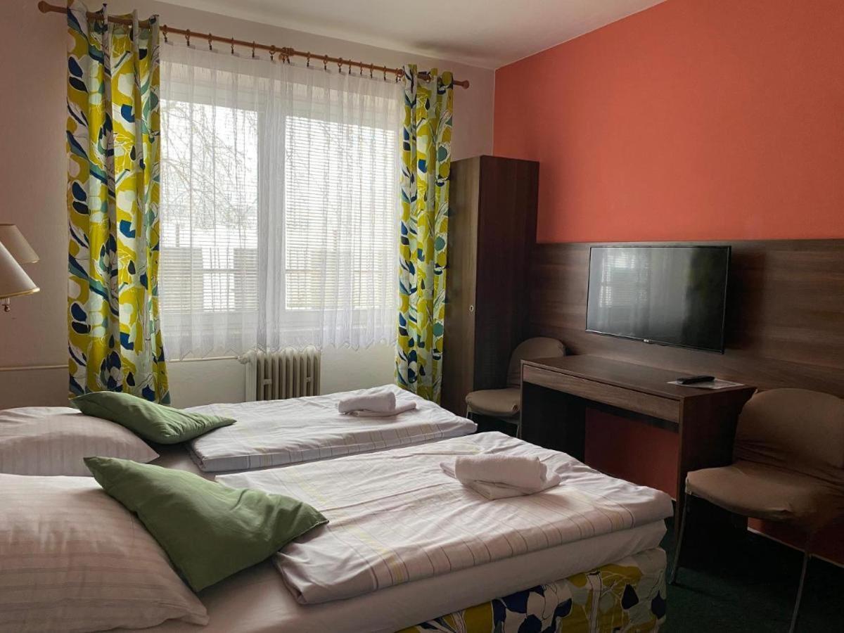 Hotel Formanka Hustopeče Buitenkant foto