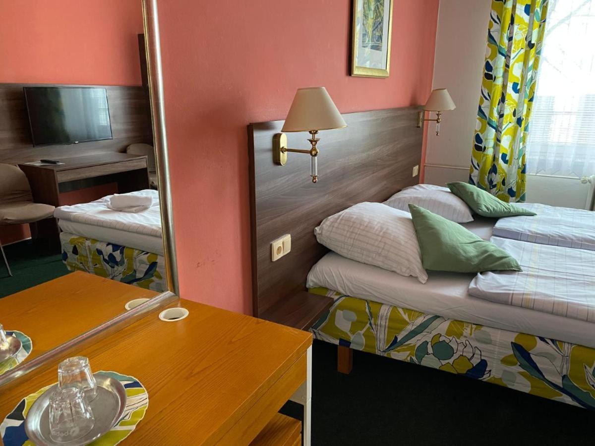Hotel Formanka Hustopeče Buitenkant foto