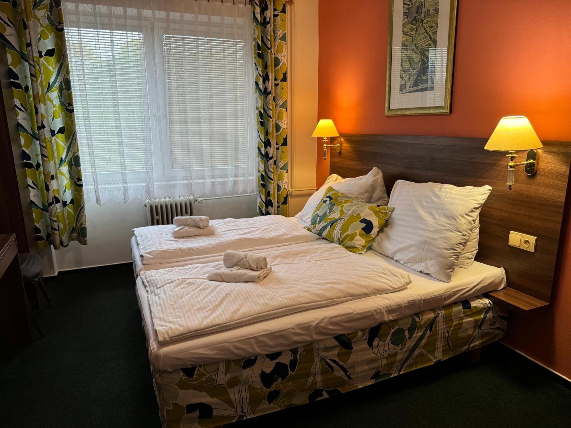 Hotel Formanka Hustopeče Buitenkant foto